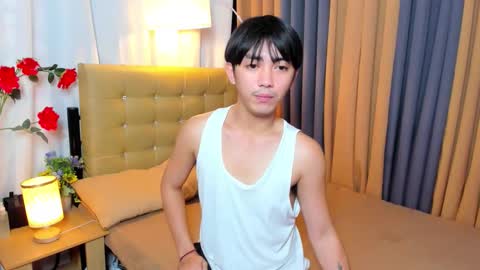 Snapshot of louieismy_name chatting on November 19, 4:45 am ignot ursh online show from November 19, 4:45 am
