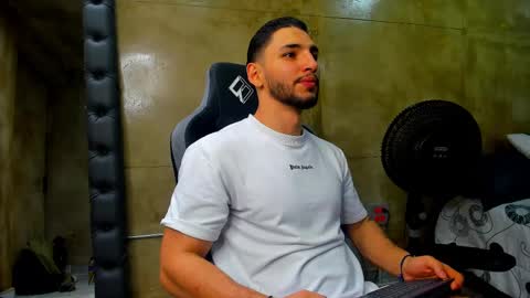 Louis online show from March 8, 7:31 pm