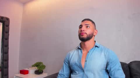 Louis online show from February 17, 7:05 am