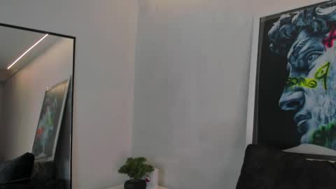 Louis online show from April 16, 2:45 am