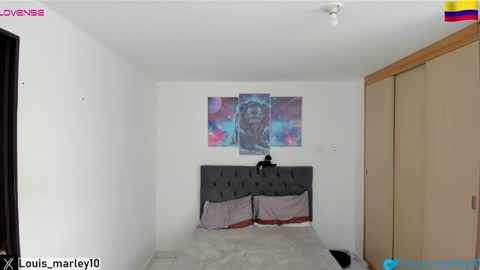 louis_marley_ online show from February 5, 9:50 pm