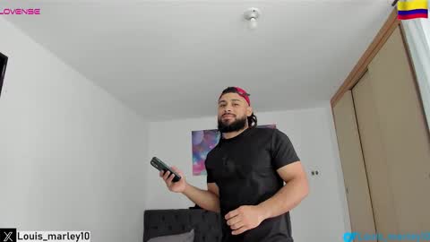 louis_marley_ online show from February 15, 6:26 pm