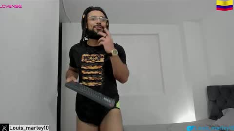 louis_marley_ online show from March 21, 8:56 pm