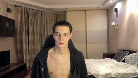 Snapshot of louis_preston chatting on January 10, 2:35 am Mark online show from January 10, 2:35 am