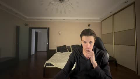 Snapshot of louis_preston chatting on February 20, 10:48 pm Mark online show from February 20, 10:48 pm