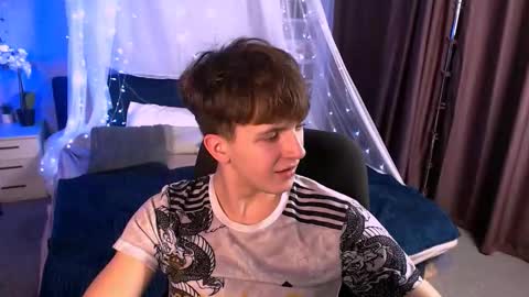 Snapshot of louis_tiger chatting on November 23, 9:03 pm your dream online show from November 23, 9:03 pm