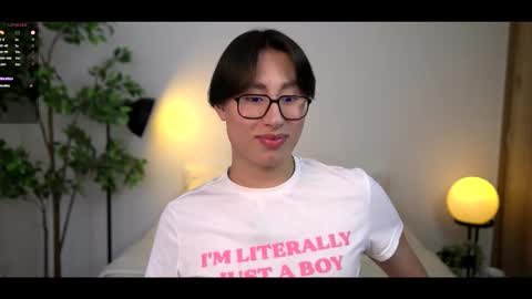 Snapshot of louis_zh chatting on December 1, 10:04 pm Louis online show from December 1, 10:04 pm