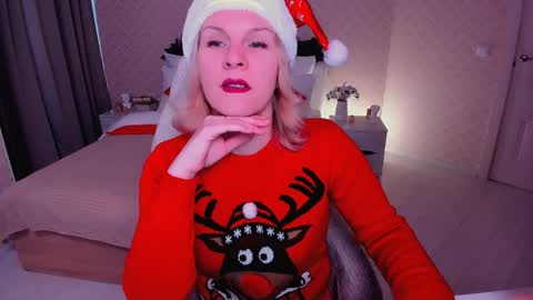 Snapshot of louisa_bay chatting on December 25, 7:46 am Louisa online show from December 25, 7:46 am