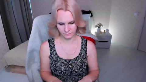 Snapshot of louisa_bay chatting on December 30, 10:53 am Louisa online show from December 30, 10:53 am