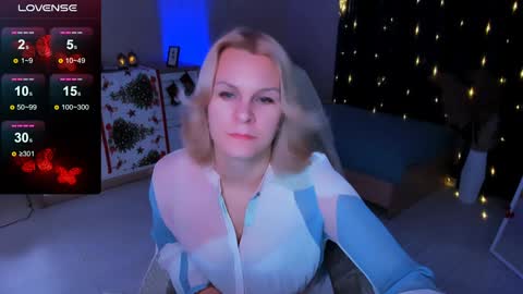 Snapshot of louisa_bay chatting on January 4, 7:45 am Louisa online show from January 4, 7:45 am