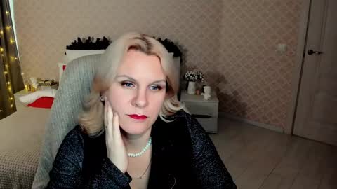 Snapshot of louisa_bay chatting on January 15, 11:00 am Louisa online show from January 15, 11:00 am