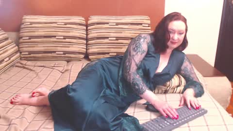 Snapshot of louise_lovee chatting on December 7, 11:40 am Louise Love online show from December 7, 11:40 am