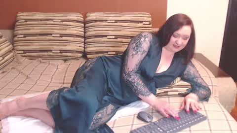 Snapshot of louise_lovee chatting on December 10, 12:38 pm Louise Love online show from December 10, 12:38 pm