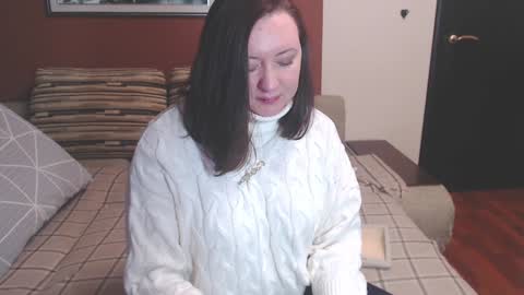 Snapshot of louise_lovee chatting on December 12, 8:43 pm Louise Love online show from December 12, 8:43 pm