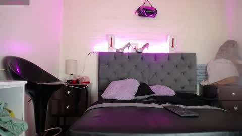  LouIse  online show from January 23, 9:50 pm