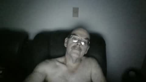 Snapshot of louism13 chatting on February 17, 4:42 am louism13 online show from February 17, 4:42 am