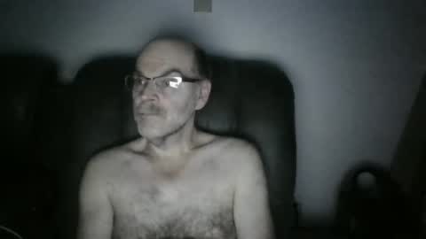 Snapshot of louism13 chatting on February 24, 3:02 am louism13 online show from February 24, 3:02 am