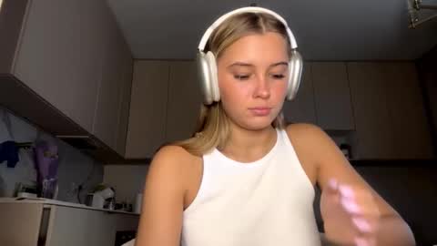 Eliza online show from March 5, 1:40 pm