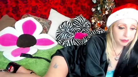 Lourdes Noir online show from December 27, 7:18 am