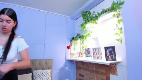 Louren Fox online show from November 29, 11:35 am