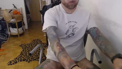 Snapshot of lovalova666 chatting on December 17, 9:04 am Guapito online show from December 17, 9:04 am