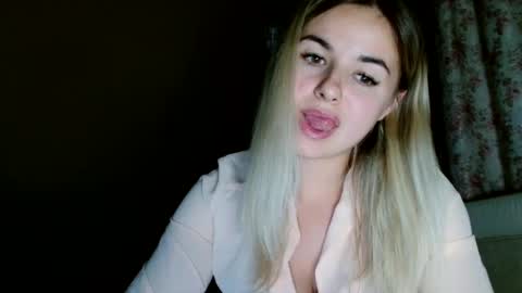 Snapshot of love_dom_meg chatting on September 23, 8:01 pm Megane online show from September 23, 8:01 pm