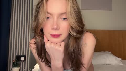 Sofi   online show from October 6, 4:59 pm