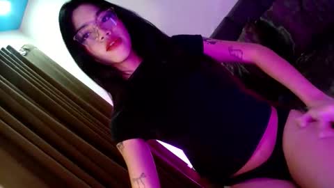Snapshot of love_seren chatting on October 24, 10:44 am Seren online show from October 24, 10:44 am