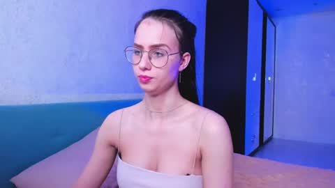 Elisabette online show from April 17, 8:50 am