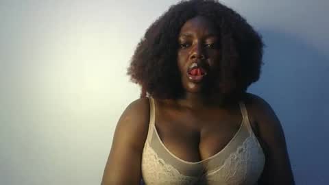 Snapshot of lovecumsluttie chatting on September 21, 9:00 am mila online show from September 21, 9:00 am