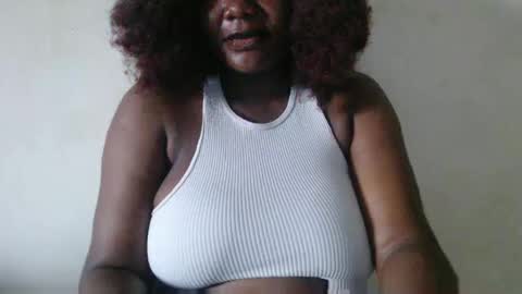 Snapshot of lovecumsluttie chatting on October 13, 7:30 am mila online show from October 13, 7:30 am