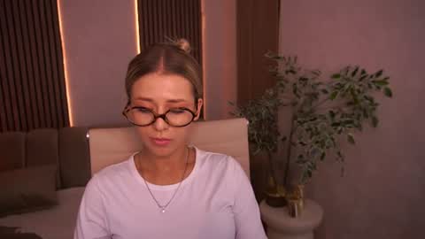 loveedove online show from August 1, 6:34 am