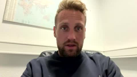 lovefuesse online show from October 9, 11:30 am