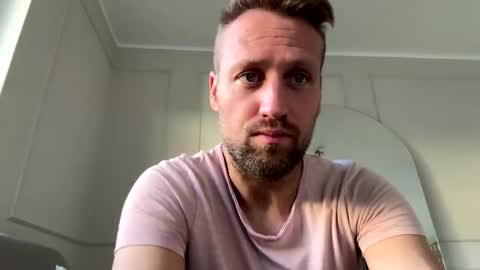 lovefuesse online show from November 3, 8:37 am