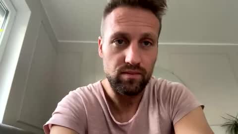 lovefuesse online show from November 5, 7:30 am