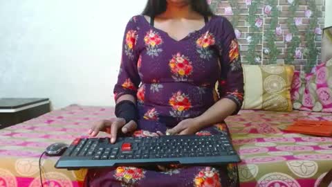 Snapshot of lovefunnitya chatting on January 3, 12:33 am Divya online show from January 3, 12:33 am