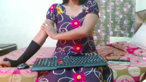Snapshot of lovefunnitya chatting on January 3, 8:43 am Divya online show from January 3, 8:43 am