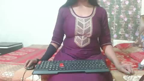 Snapshot of lovefunnitya chatting on January 13, 8:58 am Divya online show from January 13, 8:58 am