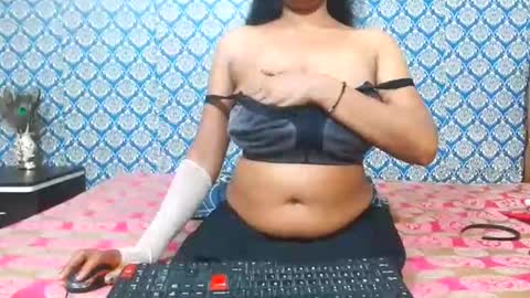 Snapshot of lovefunnitya chatting on September 10, 1:27 am Divya online show from September 10, 1:27 am