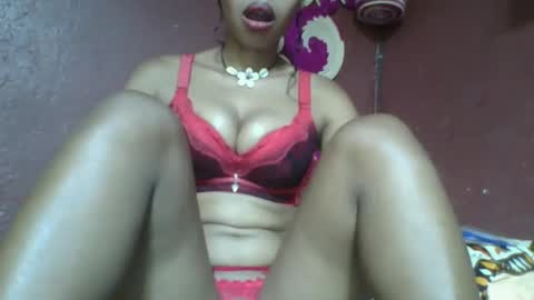 Snapshot of loveinlife750427 chatting on February 1, 5:28 am loveinlife750427 online show from February 1, 5:28 am
