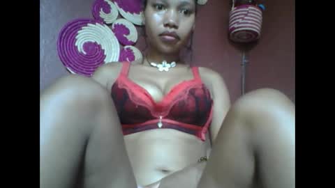 Snapshot of loveinlife750427 chatting on February 3, 4:04 am loveinlife750427 online show from February 3, 4:04 am