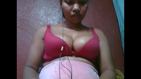 Snapshot of loveinlife750427 chatting on October 22, 5:24 pm loveinlife750427 online show from October 22, 5:24 pm