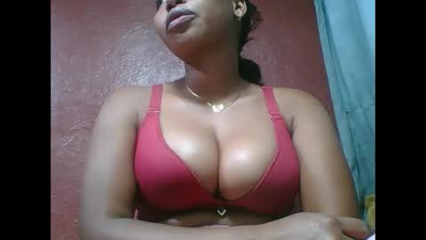 Snapshot of loveinlife750427 chatting on October 23, 5:40 am loveinlife750427 online show from October 23, 5:40 am