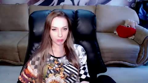 Snapshot of lovellymalina chatting on June 22, 9:39 am private open online show from June 22, 9:39 am