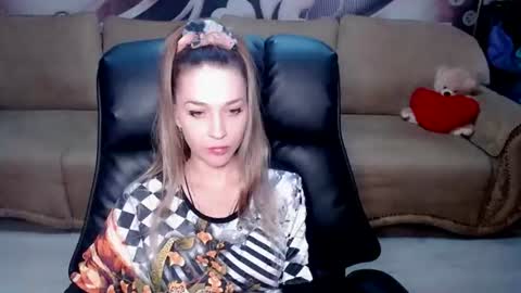 Snapshot of lovellymalina chatting on June 28, 1:17 pm private open online show from June 28, 1:17 pm