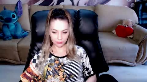 Snapshot of lovellymalina chatting on July 15, 11:26 am private open online show from July 15, 11:26 am