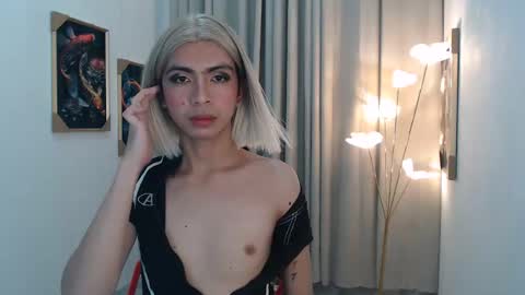 alwina online show from April 4, 5:32 pm