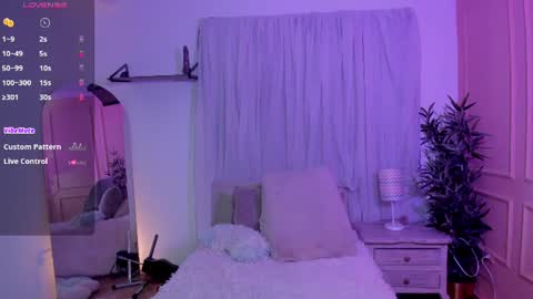 Snapshot of lovely_emma18 chatting on June 27, 1:50 pm Emma online show from June 27, 1:50 pm