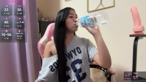 lovely_leah23 online show from March 23, 11:53 pm