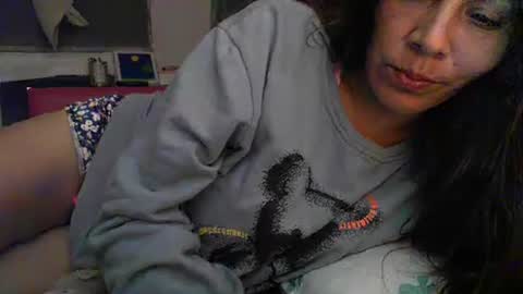 Snapshot of lovely_maia chatting on November 14, 3:16 am Maya online show from November 14, 3:16 am